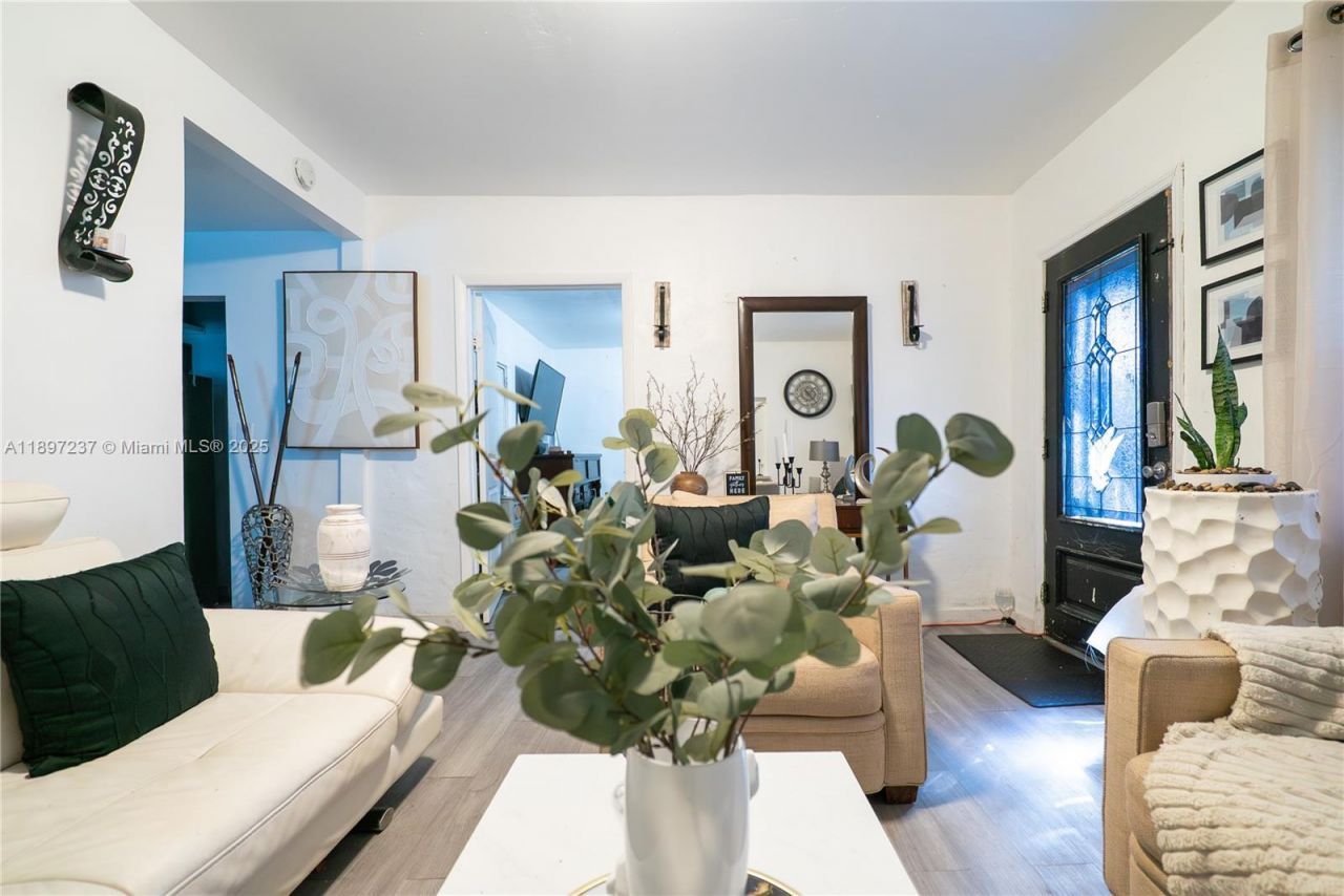 1177 NW 30th St, Miami, FL 33127 Photo