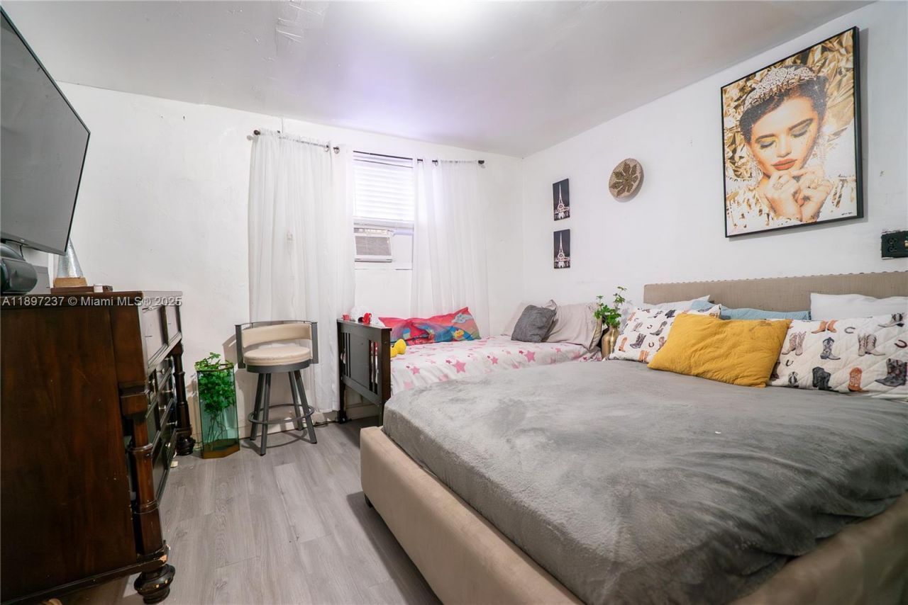 1177 NW 30th St, Miami, FL 33127 Photo