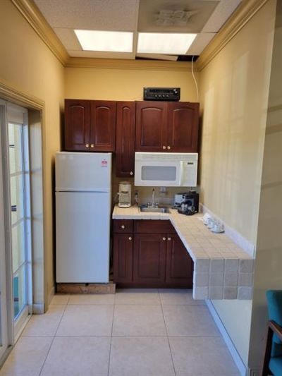 2745 E Oakland Park Blvd, Fort Lauderdale, FL 33306 Photo