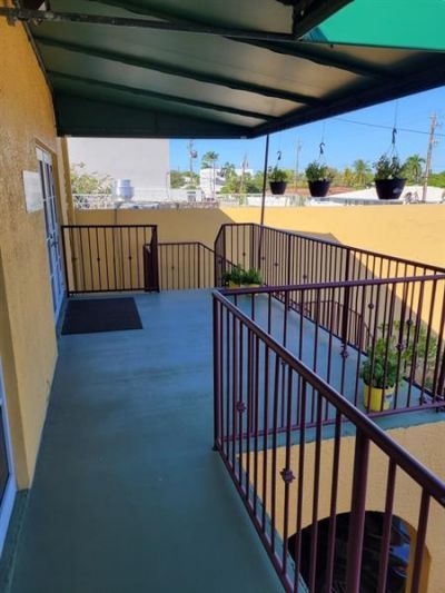 2745 E Oakland Park Blvd, Fort Lauderdale, FL 33306 Photo