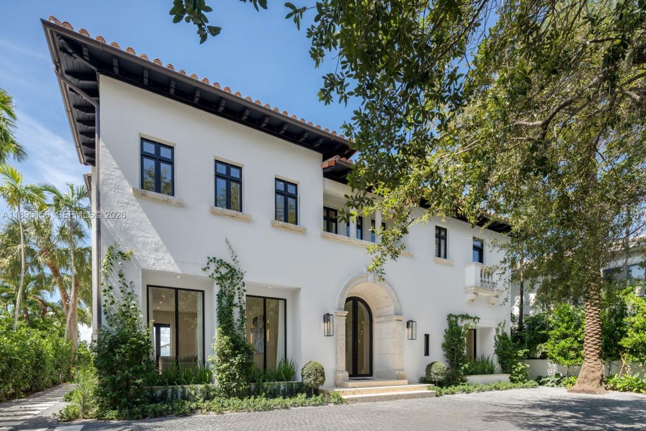 5300 N Bay Rd, Miami Beach, FL 33140 Photo