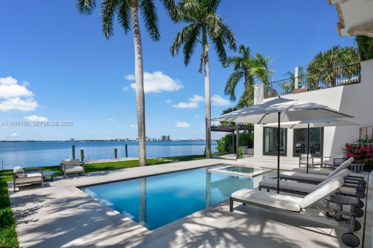 5300 N Bay Rd, Miami Beach, FL 33140 Photo