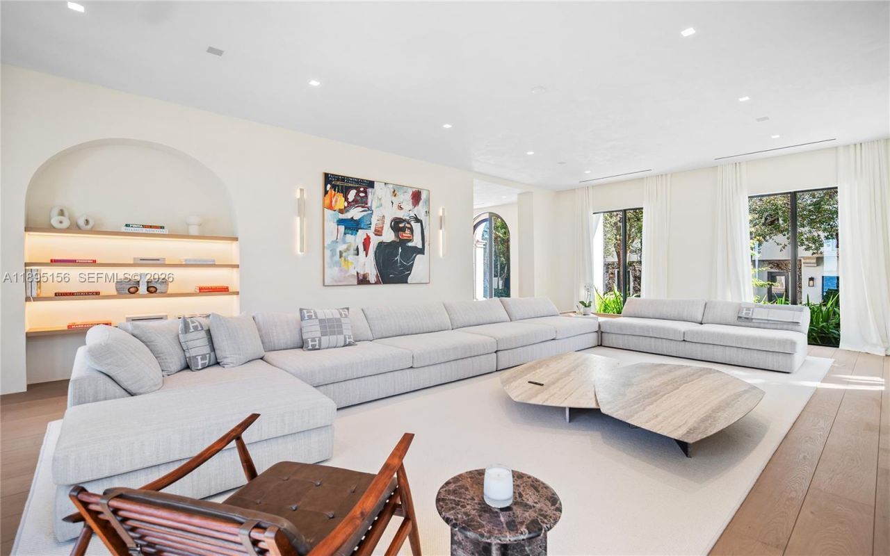 5300 N Bay Rd, Miami Beach, FL 33140 Photo