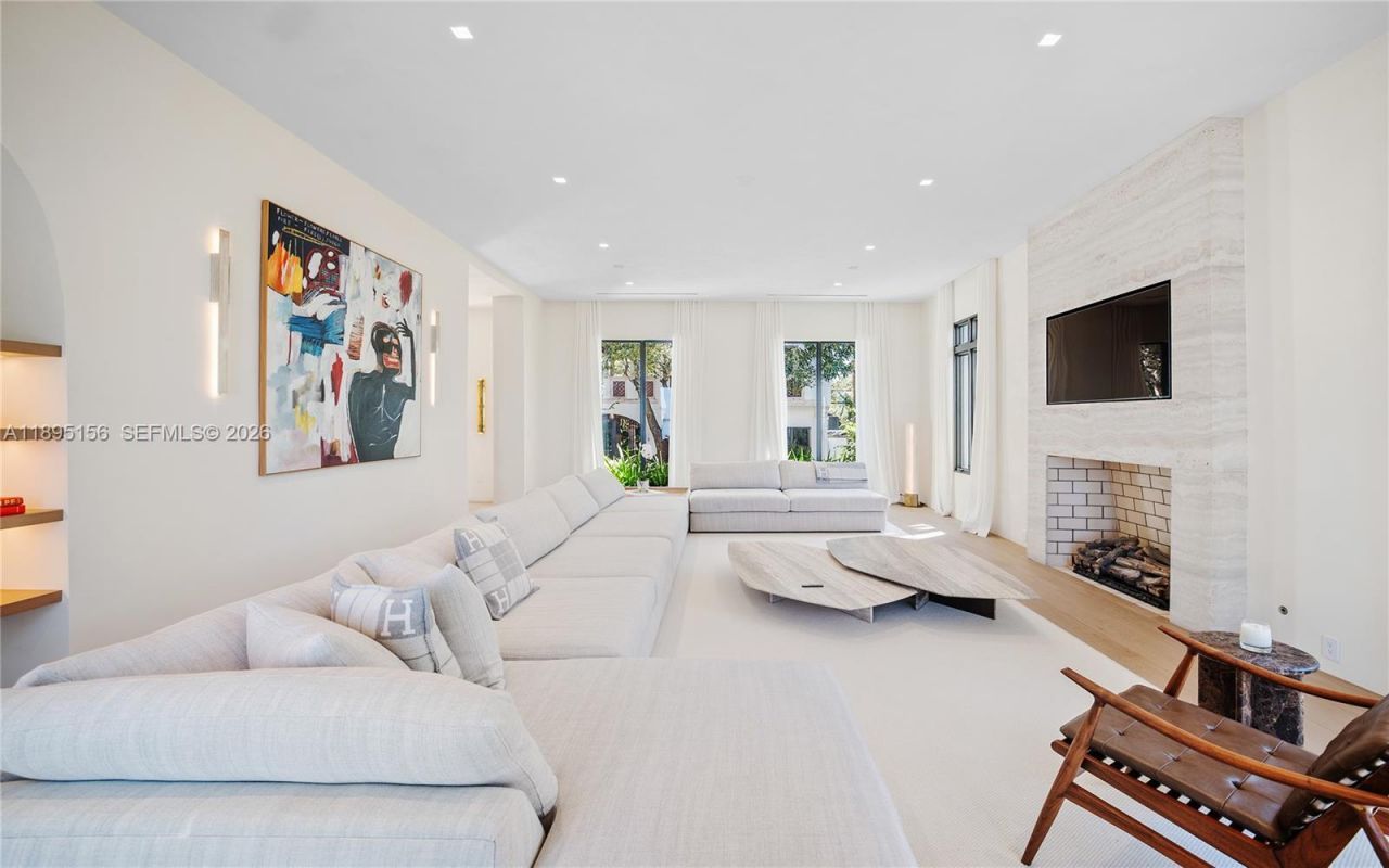 5300 N Bay Rd, Miami Beach, FL 33140 Photo