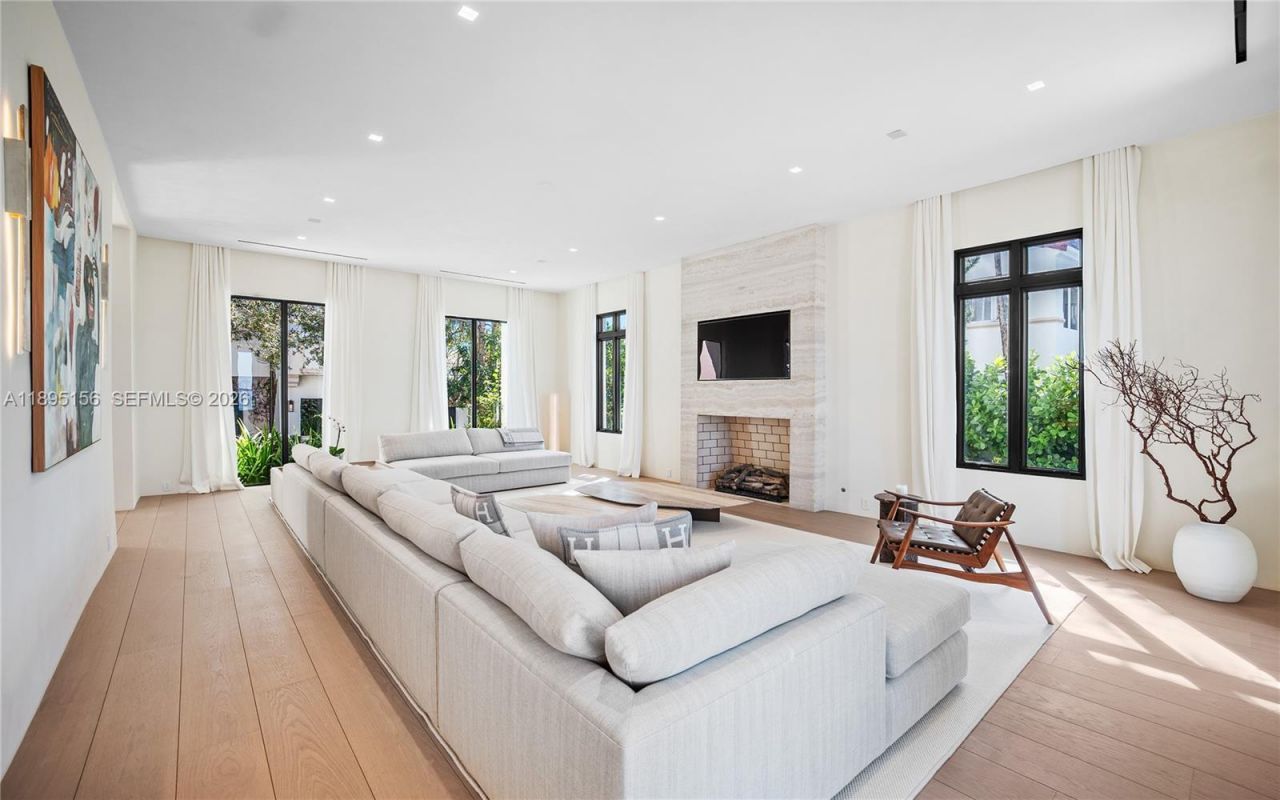 5300 N Bay Rd, Miami Beach, FL 33140 Photo