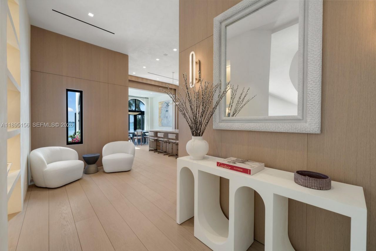 5300 N Bay Rd, Miami Beach, FL 33140 Photo