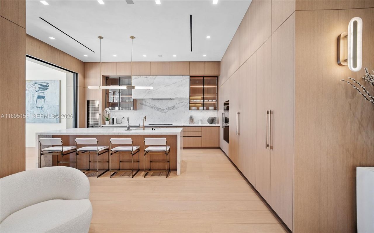 5300 N Bay Rd, Miami Beach, FL 33140 Photo