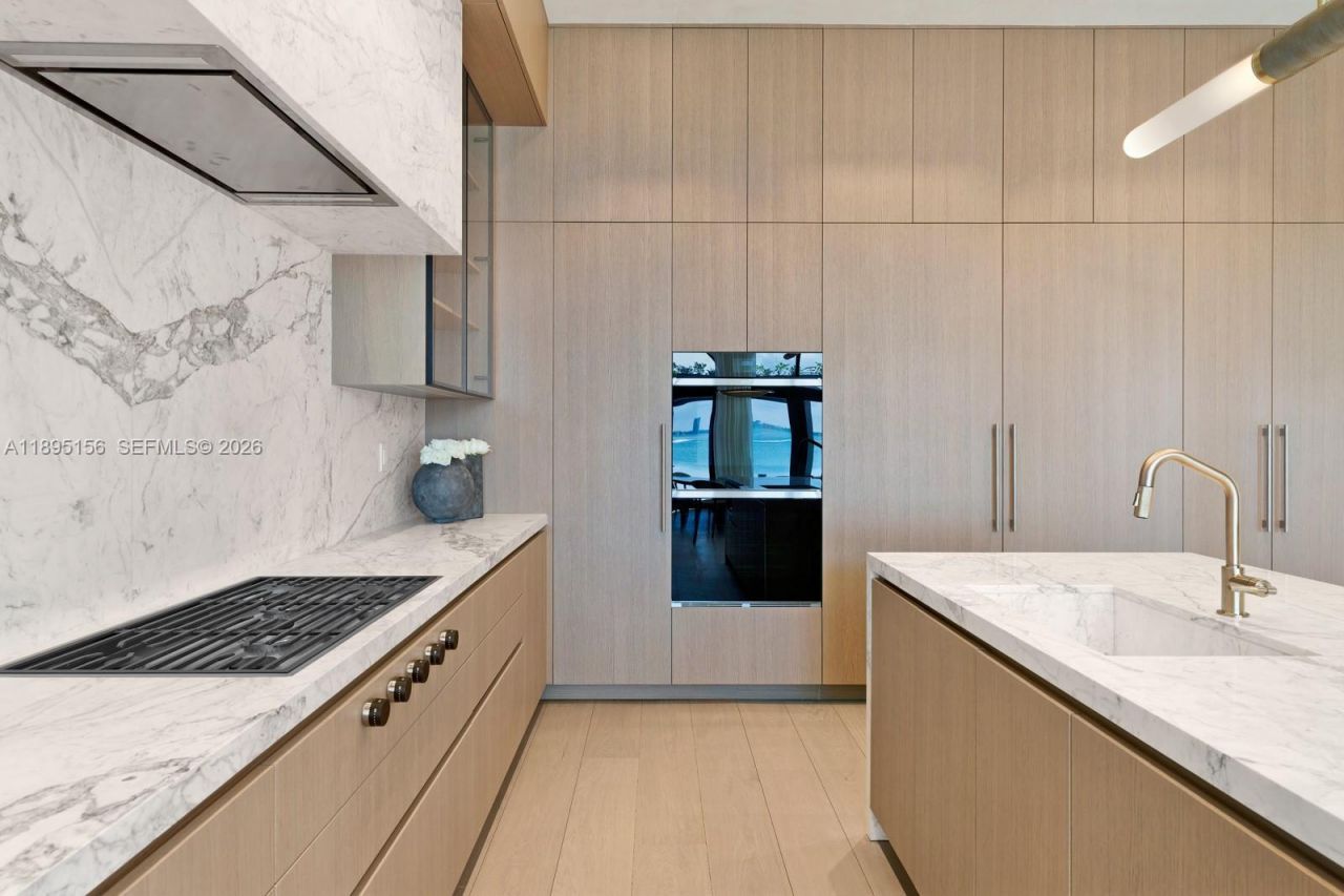 5300 N Bay Rd, Miami Beach, FL 33140 Photo