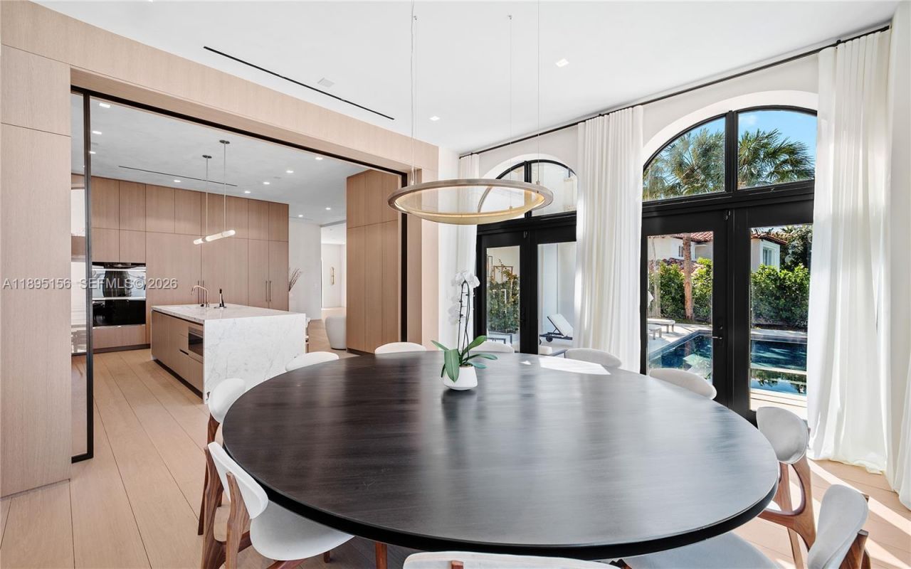 5300 N Bay Rd, Miami Beach, FL 33140 Photo