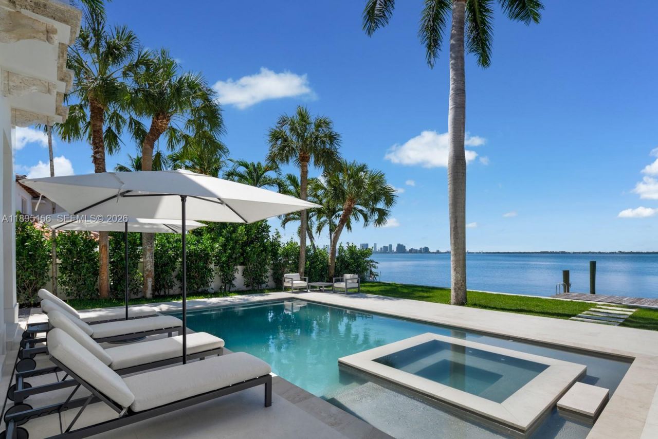 5300 N Bay Rd, Miami Beach, FL 33140 Photo