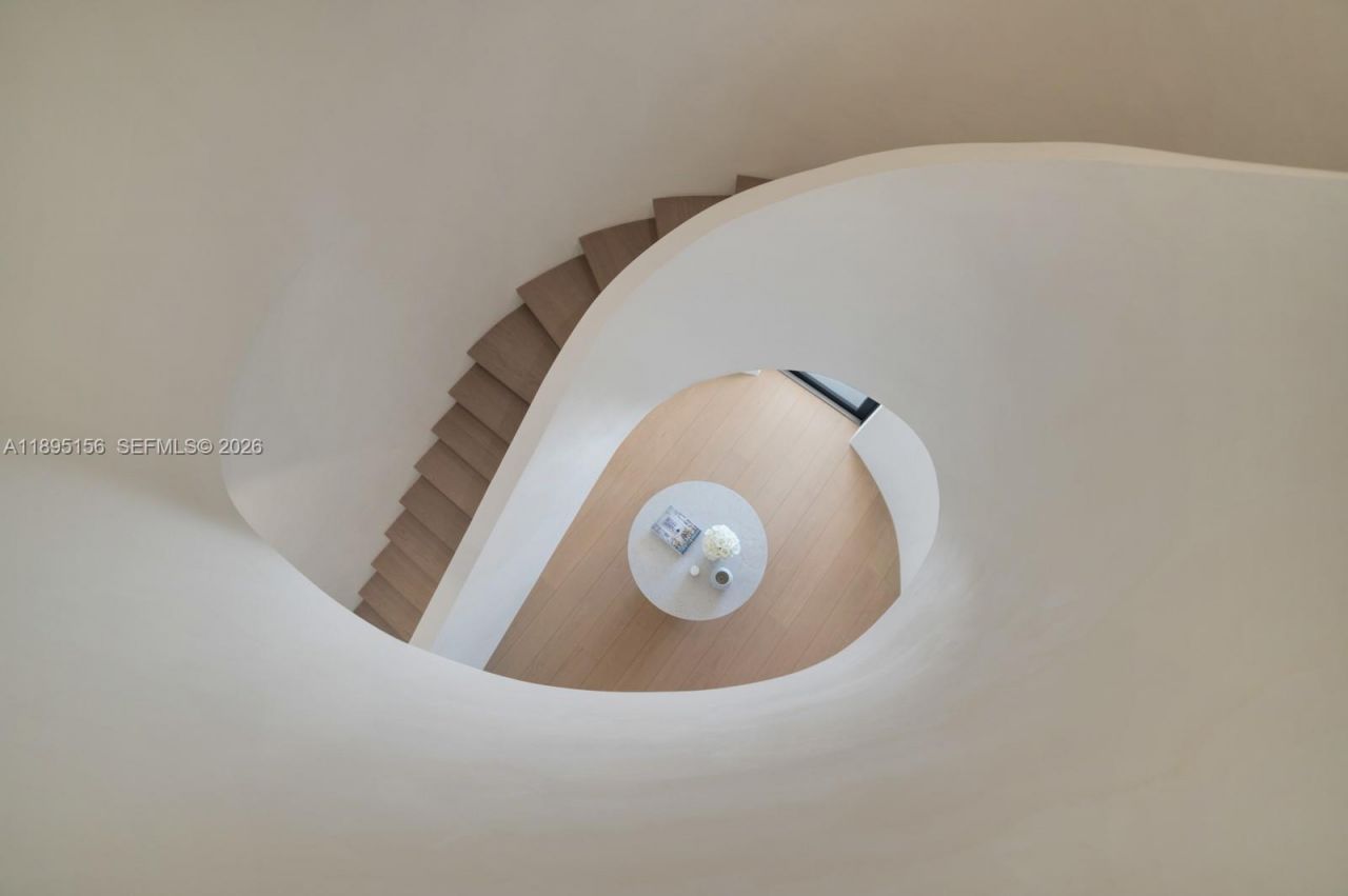 5300 N Bay Rd, Miami Beach, FL 33140 Photo