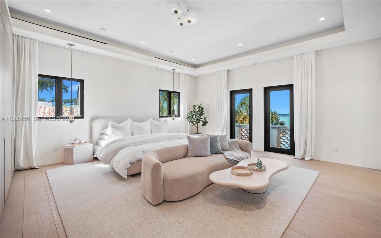 5300 N Bay Rd, Miami Beach, FL 33140 Photo