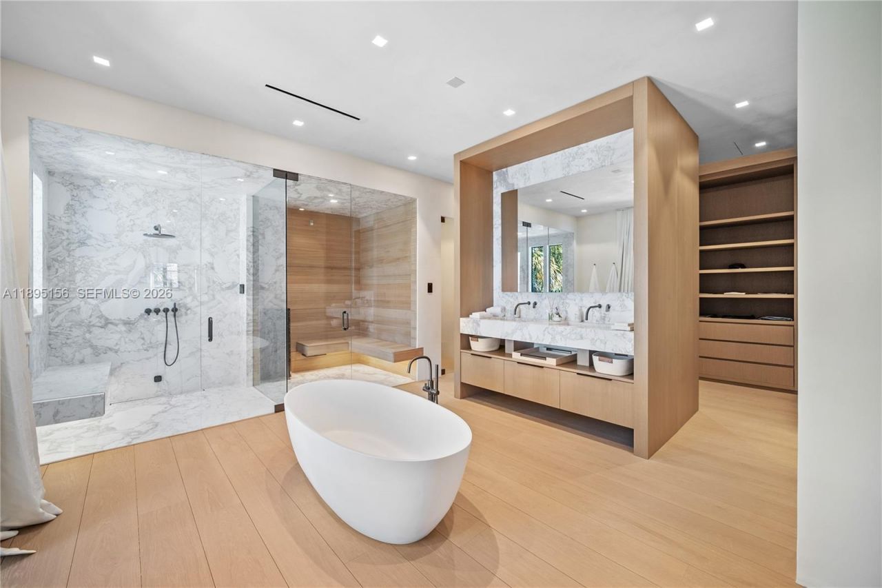 5300 N Bay Rd, Miami Beach, FL 33140 Photo