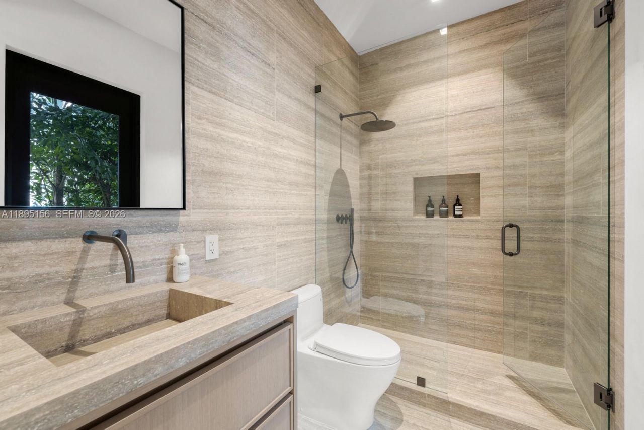 5300 N Bay Rd, Miami Beach, FL 33140 Photo