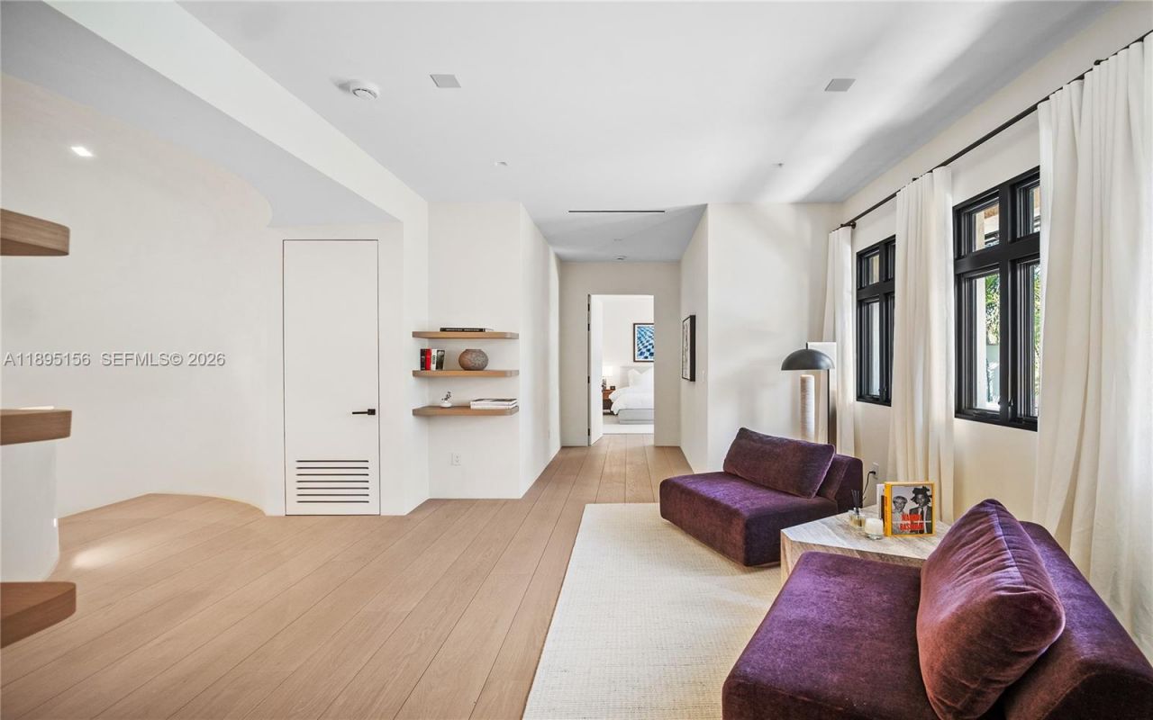 5300 N Bay Rd, Miami Beach, FL 33140 Photo