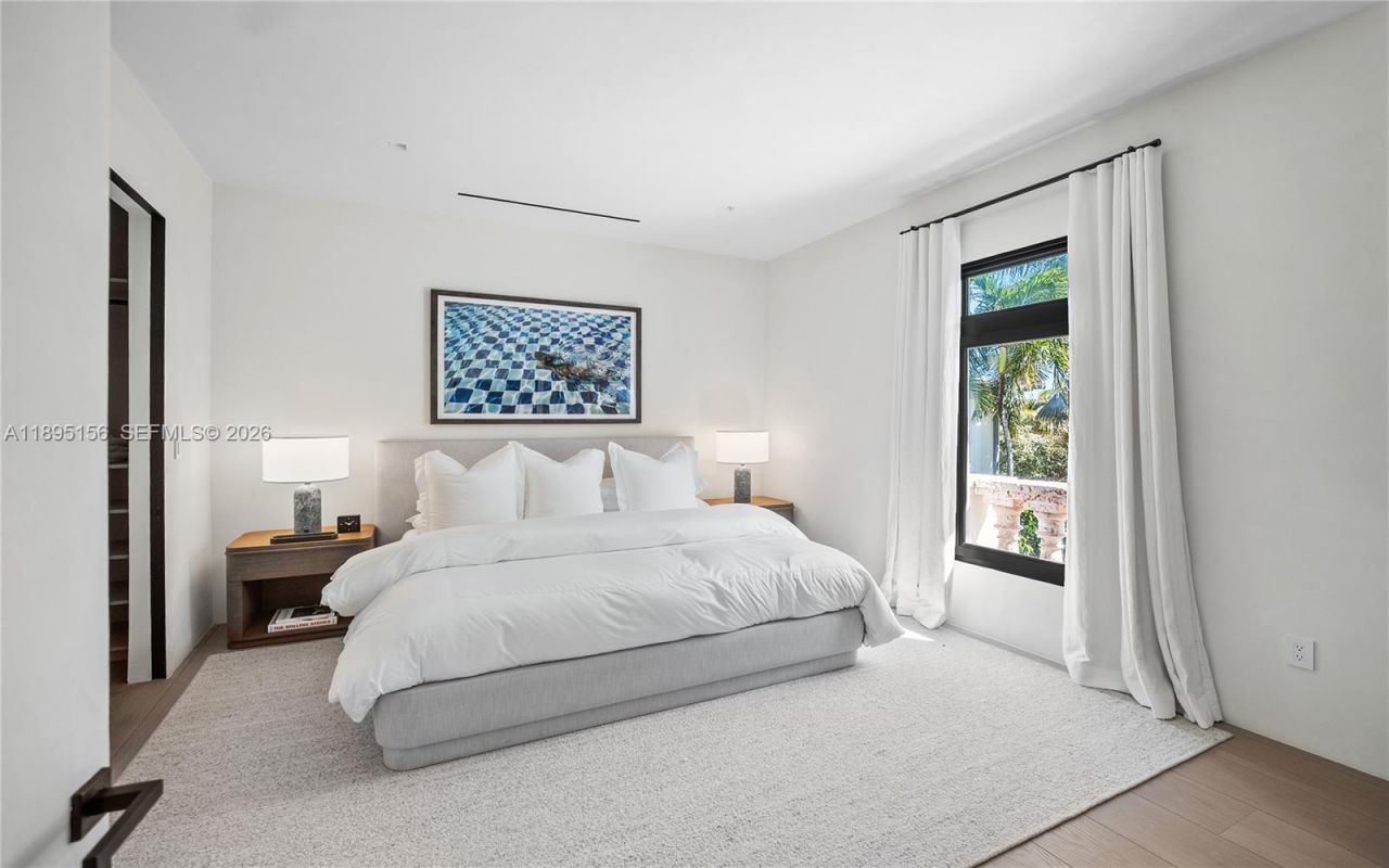 5300 N Bay Rd, Miami Beach, FL 33140 Photo