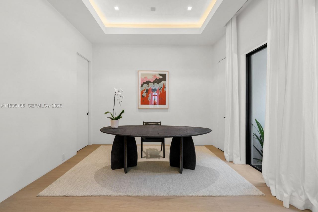 5300 N Bay Rd, Miami Beach, FL 33140 Photo