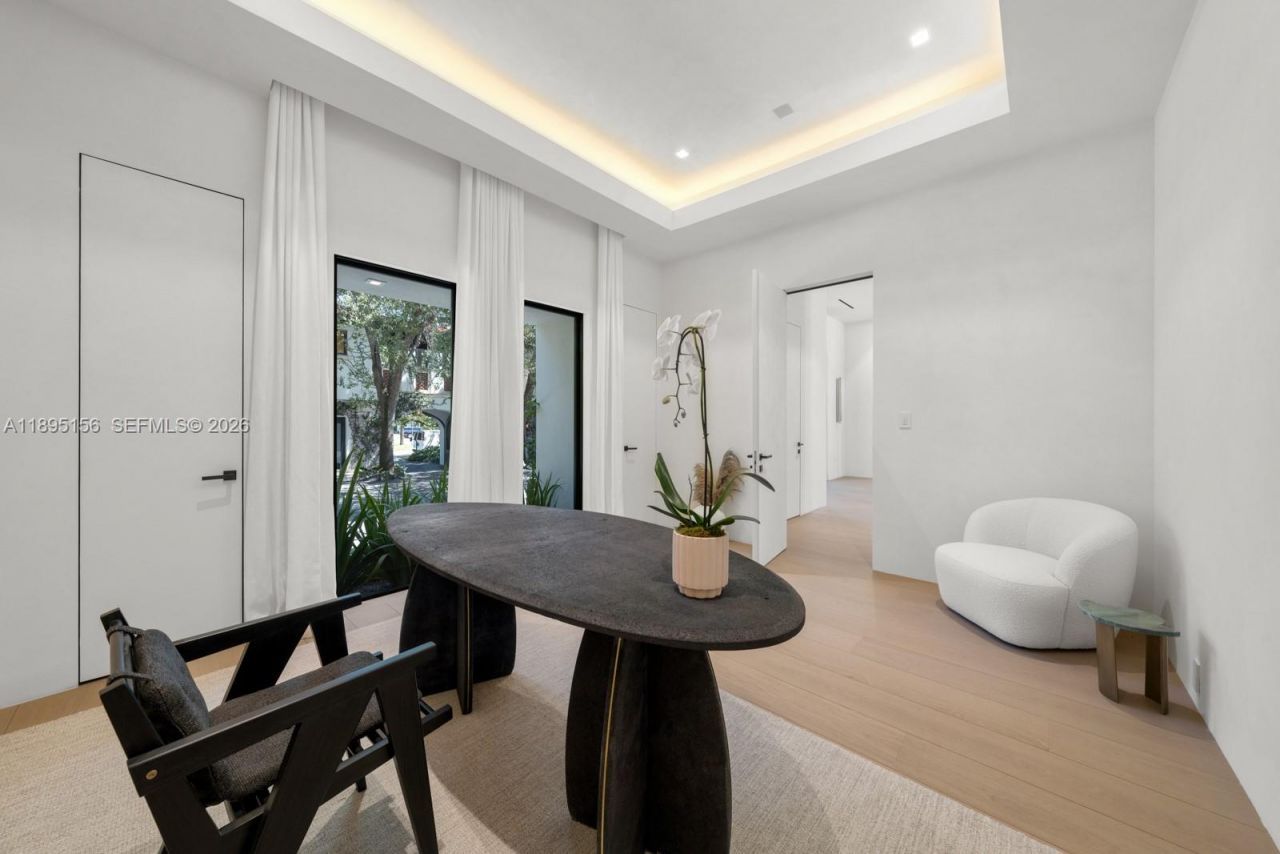 5300 N Bay Rd, Miami Beach, FL 33140 Photo