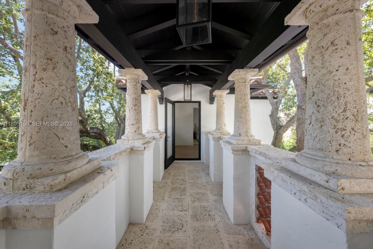 5300 N Bay Rd, Miami Beach, FL 33140 Photo