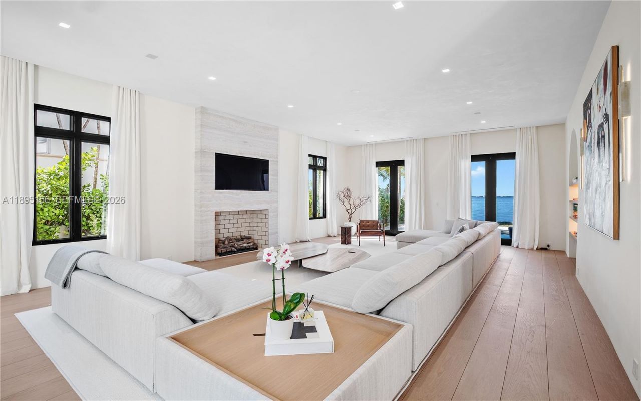 5300 N Bay Rd, Miami Beach, FL 33140 Photo