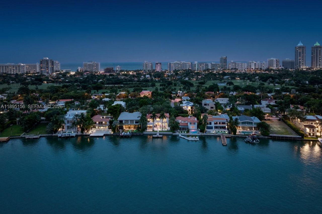 5300 N Bay Rd, Miami Beach, FL 33140 Photo