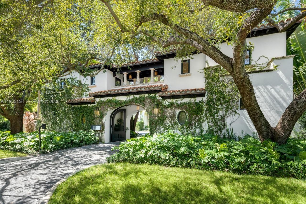 5300 N Bay Rd, Miami Beach, FL 33140 Photo