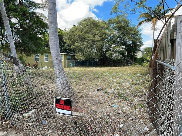 1255 NW 60 ST, Miami, FL 33142