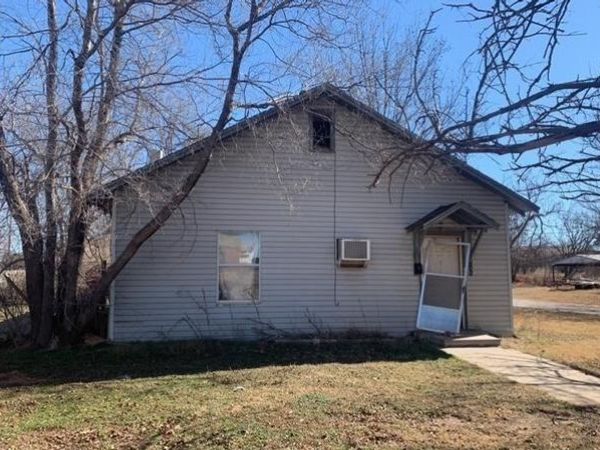 902 N Broadway Street, Sayre, OK 73662