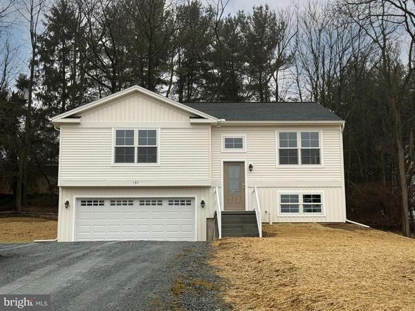 197 ECHO DRIVE, CHAMBERSBURG, PA 17202