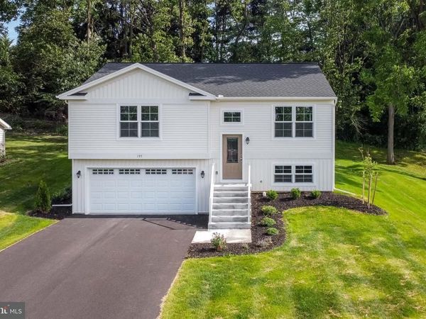 197 ECHO DRIVE, CHAMBERSBURG, PA 17202