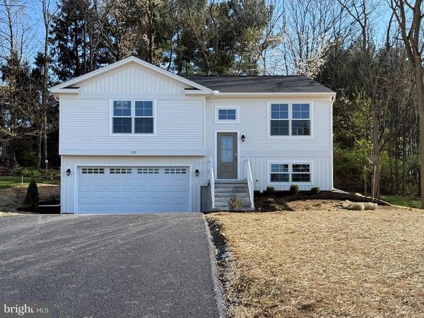 197 ECHO DRIVE, CHAMBERSBURG, PA 17202
