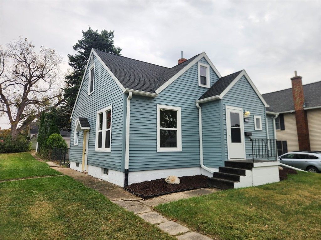 975 6th Street, Marion, IA 52302 Main Photo