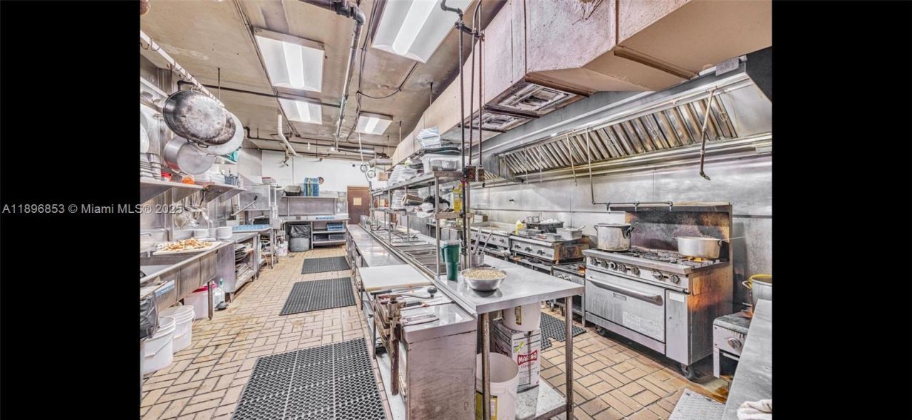 17020 Collins Ave, Sunny Isles Beach, FL 33160 Photo