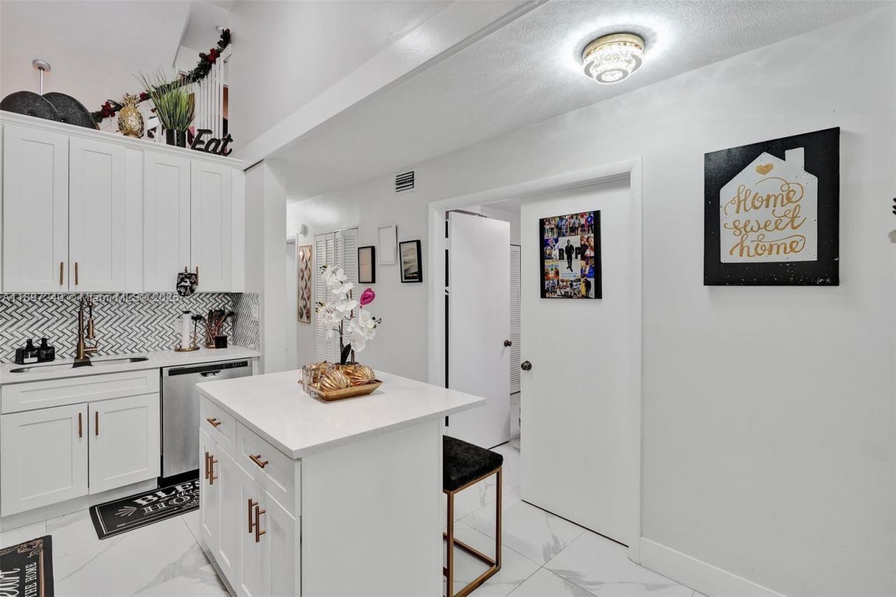 7780 NW 79th Ave, Unit F6, Tamarac, FL 33321 Photo