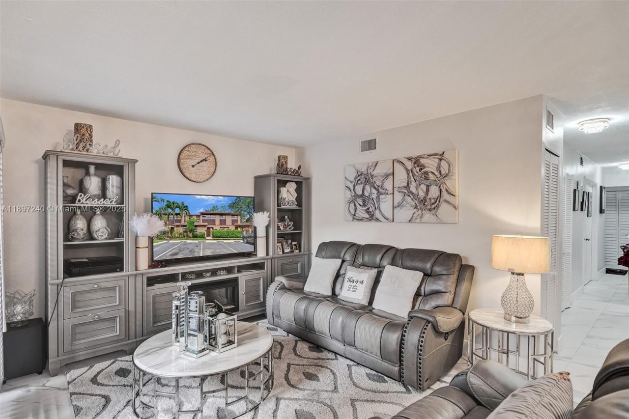 7780 NW 79th Ave, Unit F6, Tamarac, FL 33321 Photo