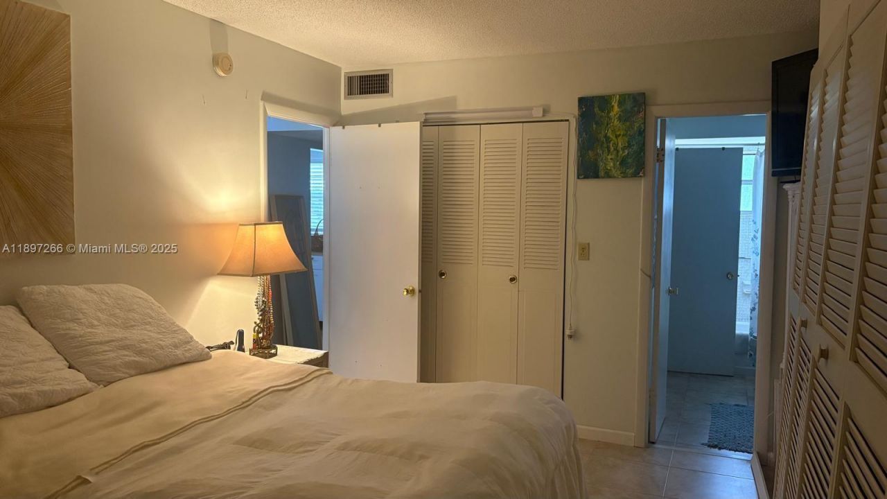 5141 W Oakland Park Blvd, Unit 208, Lauderdale Lakes, FL 33313 Photo