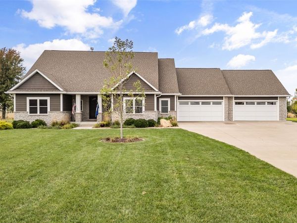 706 Pleasant Street SE, Bondurant, IA 50035