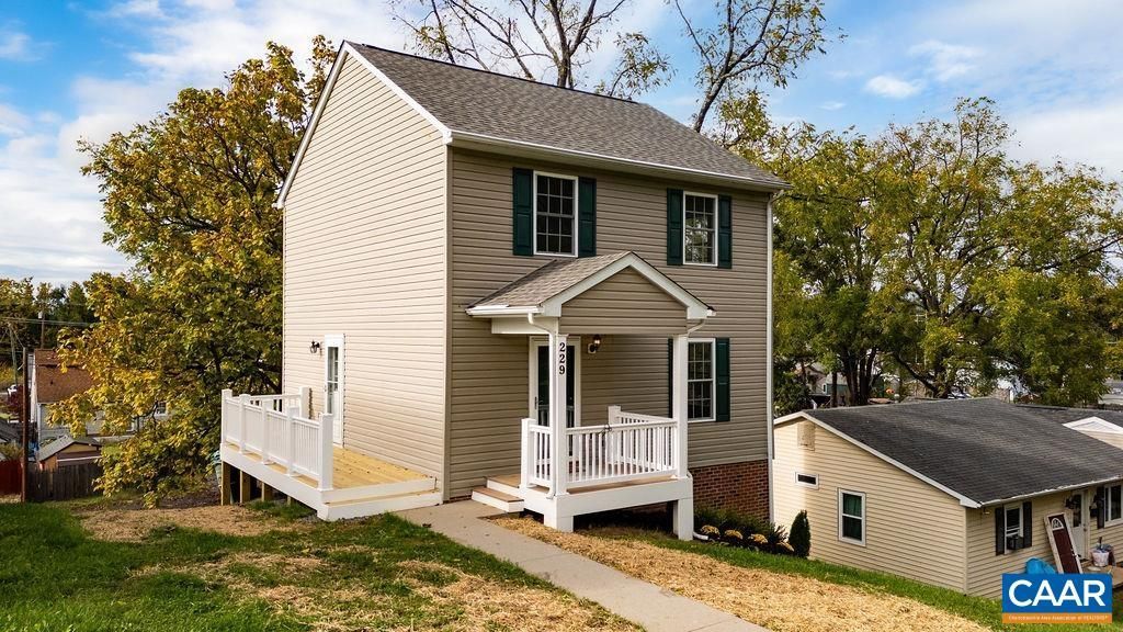 229 Winchester Ave S, Waynesboro, VA 22980 Main Photo