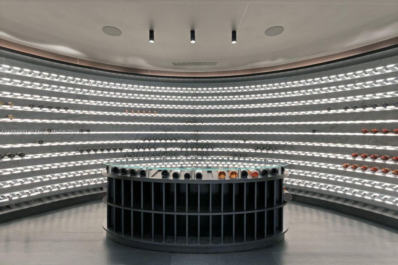 18555 Collins Ave, Unit PH-1, Sunny Isles Beach, FL 33160 Photo