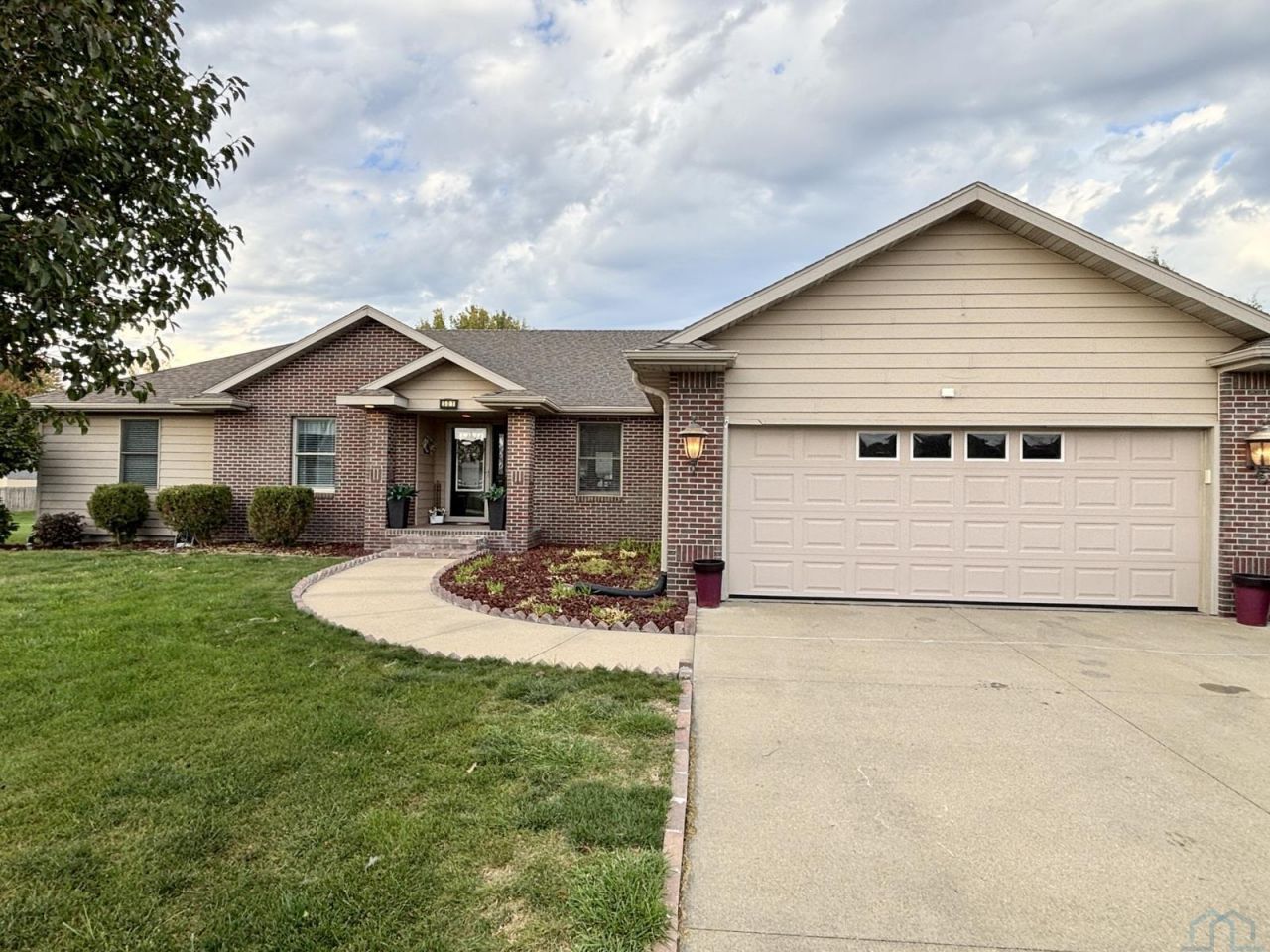 501 Huntington Ct, Sergeant Bluff, IA 51054 Main Photo