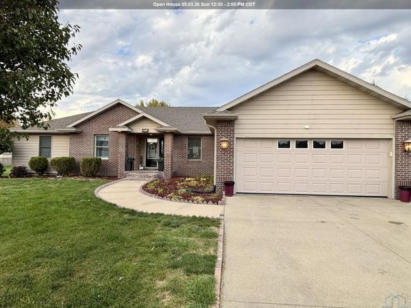 501 Huntington Ct, Sergeant Bluff, IA 51054