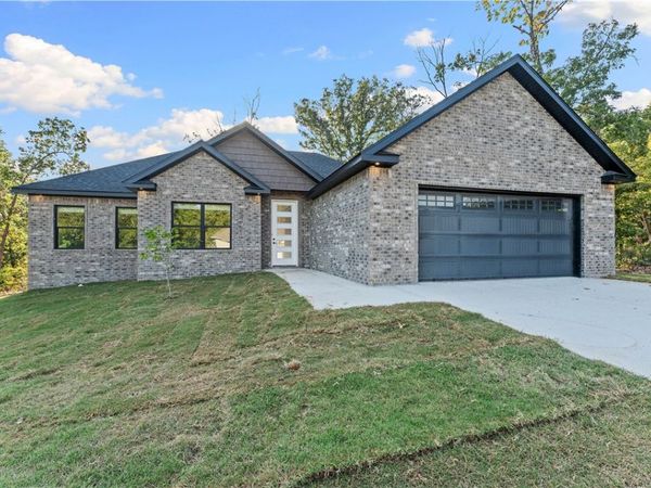 2 Kolman Lane, Bella Vista, AR 72715