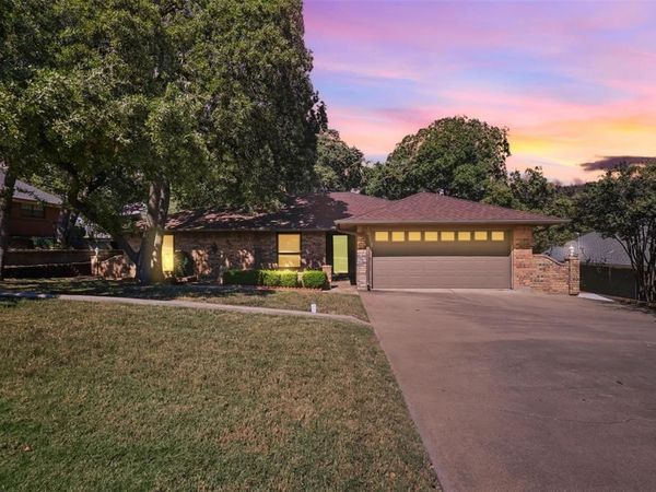 105 Alsbury Boulevard, Burleson, TX 76028