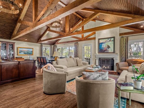 425 Crestwood Drive, Fort Worth, TX 76107