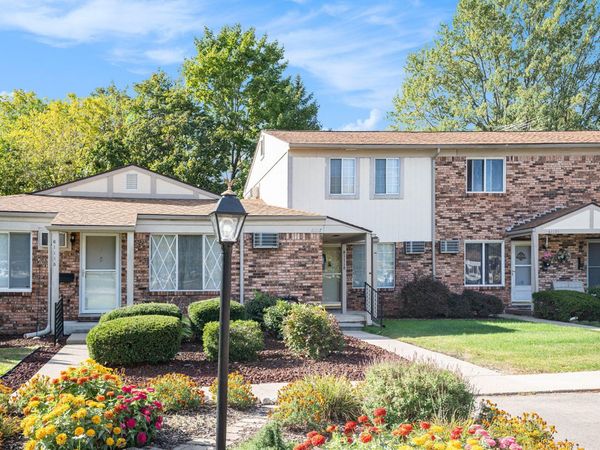 61117 Heritage Boulevard, South Lyon, MI 48178