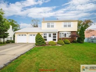 12 W Clark Place Colonia, NJ 07067