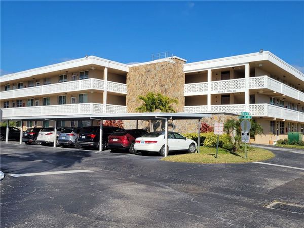 4915 BAY STREET NE, Unit 122, ST PETERSBURG, FL 33703