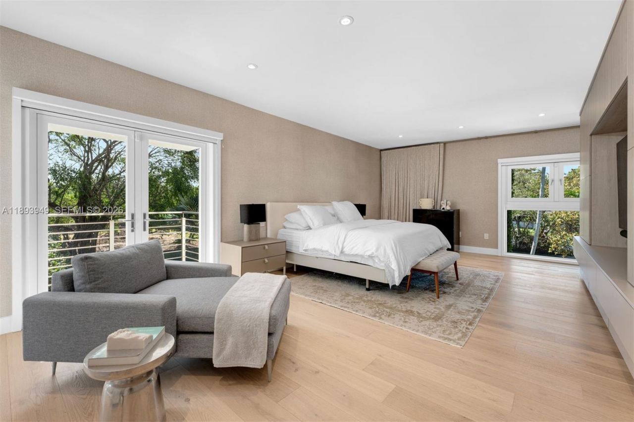 755 Blue Rd, Coral Gables, FL 33146 Photo