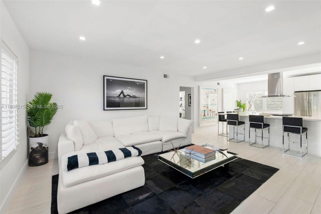 3909 Garden Avenue, Miami Beach, FL 33140 Photo