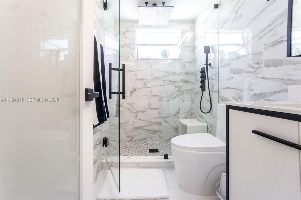 3909 Garden Avenue, Miami Beach, FL 33140 Photo